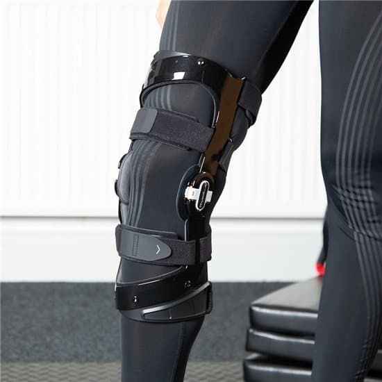 PhysioRoom Elite Defender Ligament Knee Brace