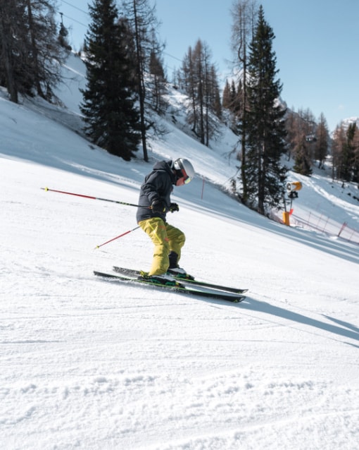 A man skiing on the ski slope.